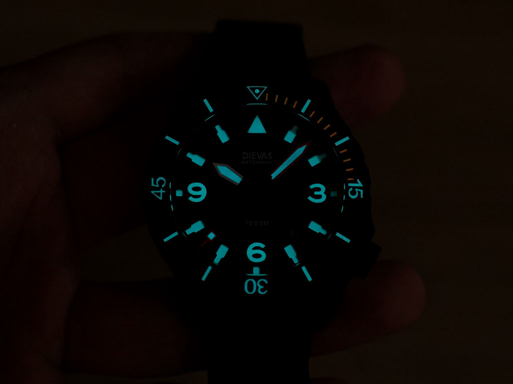 03 / BGW9 SuperLuminova