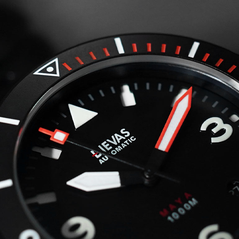 01 / Multi-Layered Black Dial